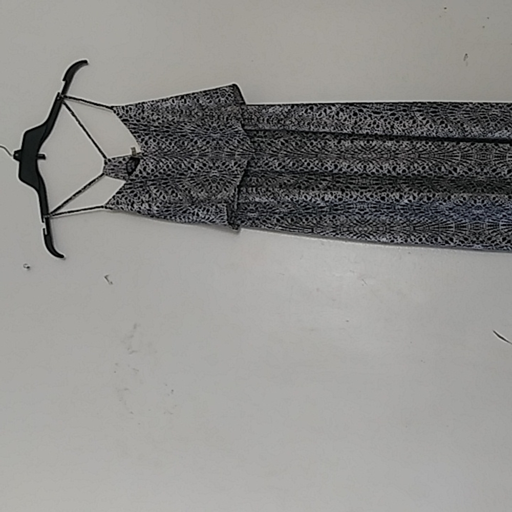 Women's long/maxi black & white spaghetti strap dress size 0 Guess